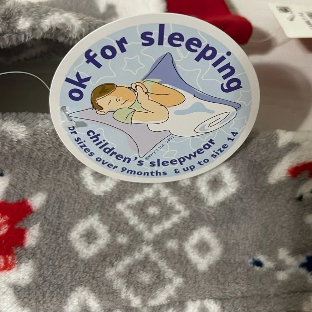 Macy's‎ Holiday Winter Fleece Baby/Toddler Footed Pajama. NWT.